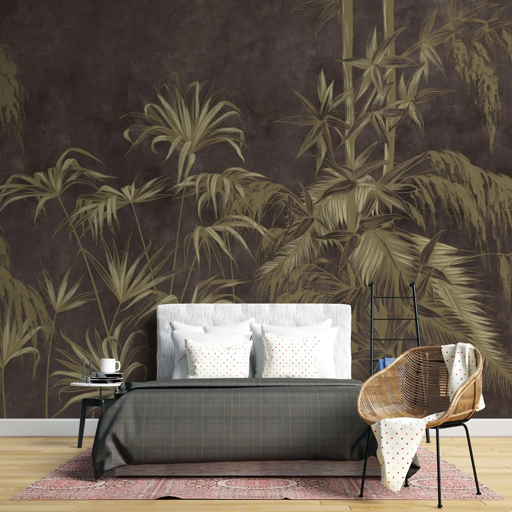 Tapet personalizat tropical cu bambus auriu pe un fundal maro inchis dark bamboo