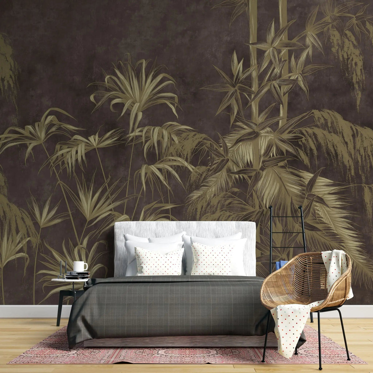 Tapet personalizat tropical cu bambus auriu pe un fundal maro inchis dark bamboo