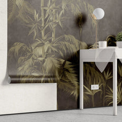 Tapet personalizat tropical cu bambus auriu pe un fundal maro inchis dark bamboo