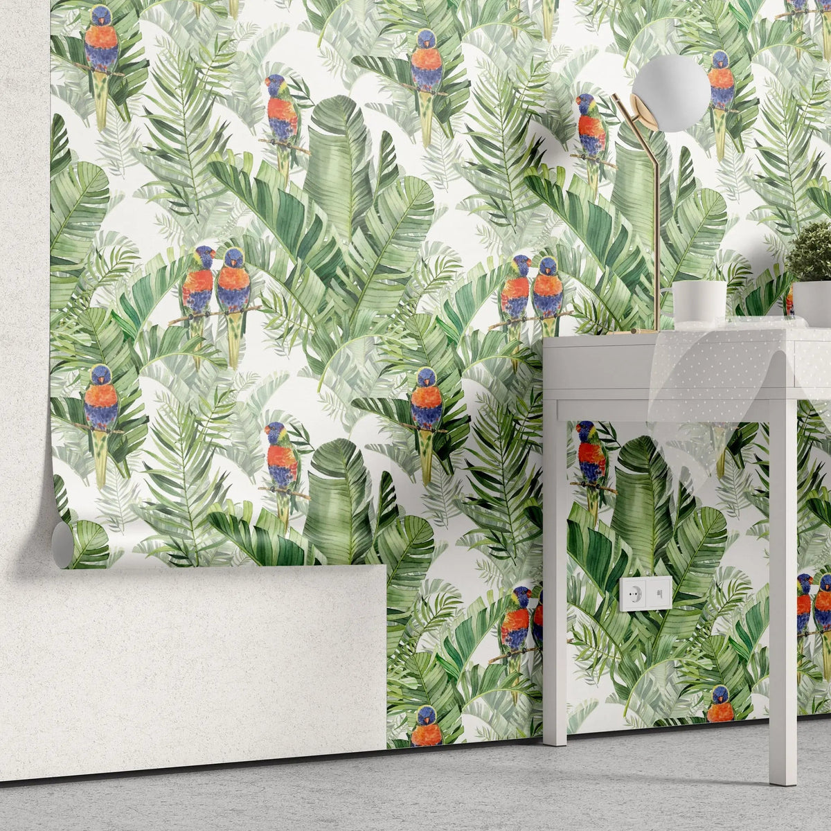 Tapet personalizat tropical cu pasari tropicale colorate printre frunze verzi de palmier tropical palm exotic birds