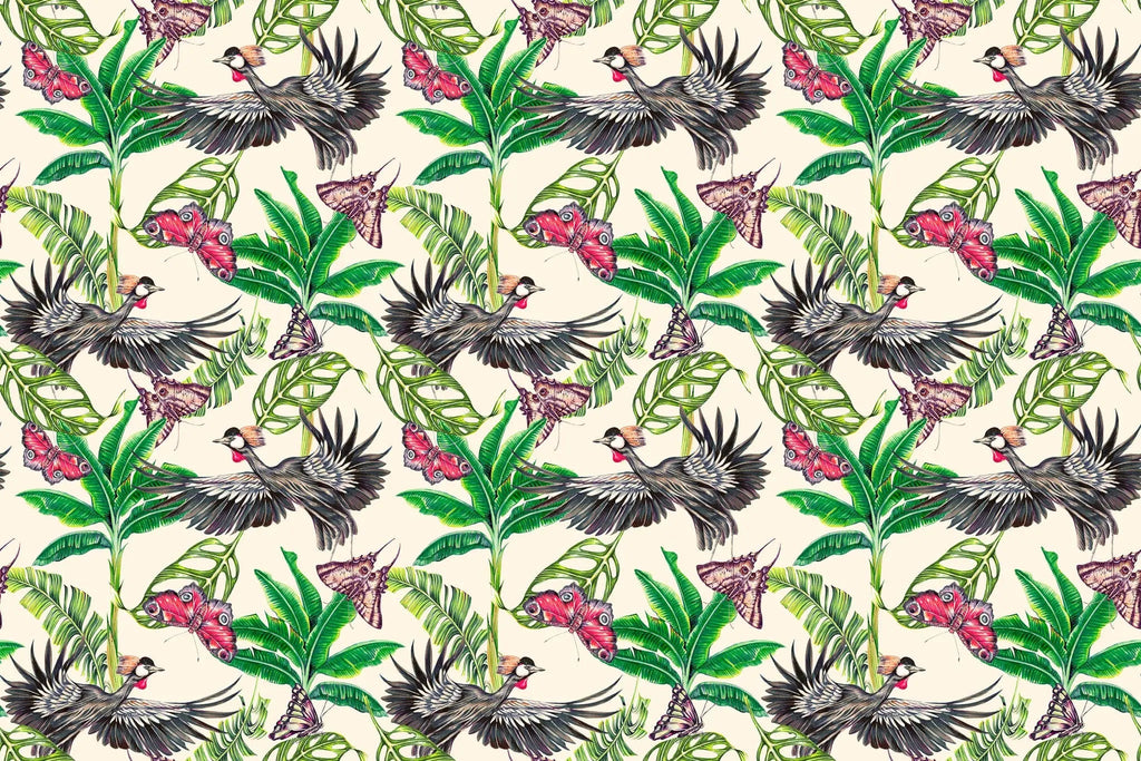 Tapet personalizat tropical cu fluturi si pasari roz printre frunze verzi tropicale pe un fundal deschis pink butterlflies