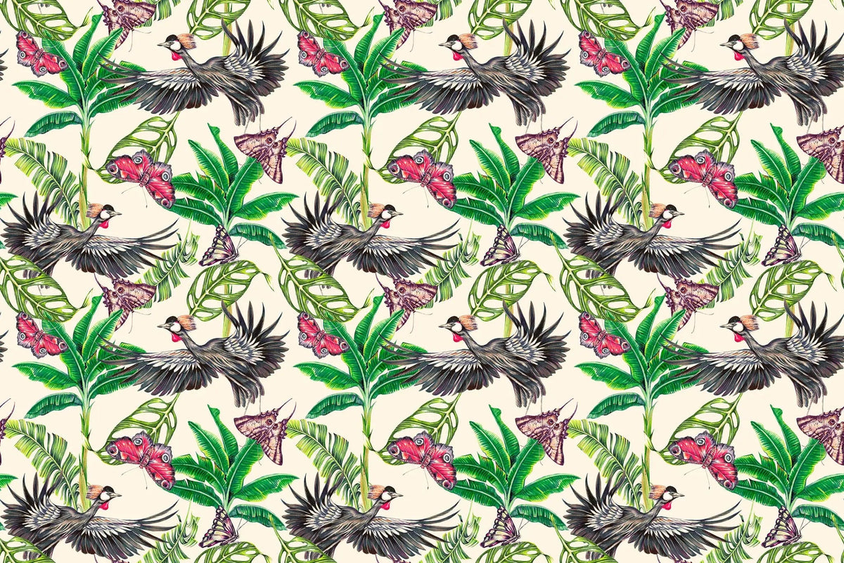 Tapet personalizat tropical cu fluturi si pasari roz printre frunze verzi tropicale pe un fundal deschis pink butterlflies