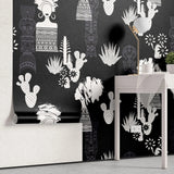 Tapet personalizat african abstract cu motive africane cactusi si agave pe fundal negru african abstract black