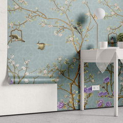 Tapet Zen Oriental cu gradina in stil chinoiserie cu fundal albastru abstract - PURPLE BLOSSOM CHINOISERIE