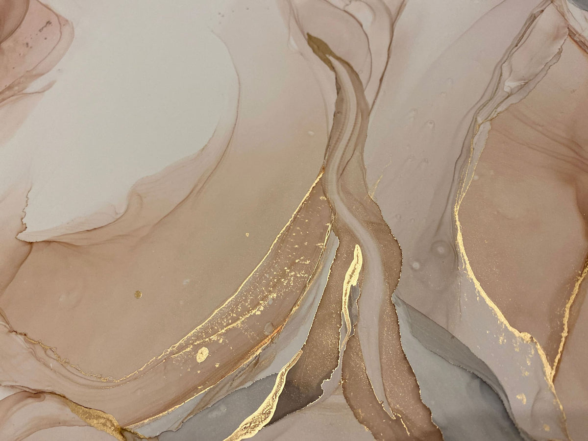 Tapet personalizat marble cu marmura in nuante rose cu accente aurii sahara