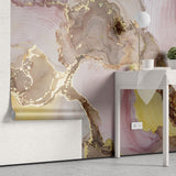 Tapet personalizat marble cu un model de marmura cu accente aurii si roz ce ofera un aspect luxuriant si cald golden pink