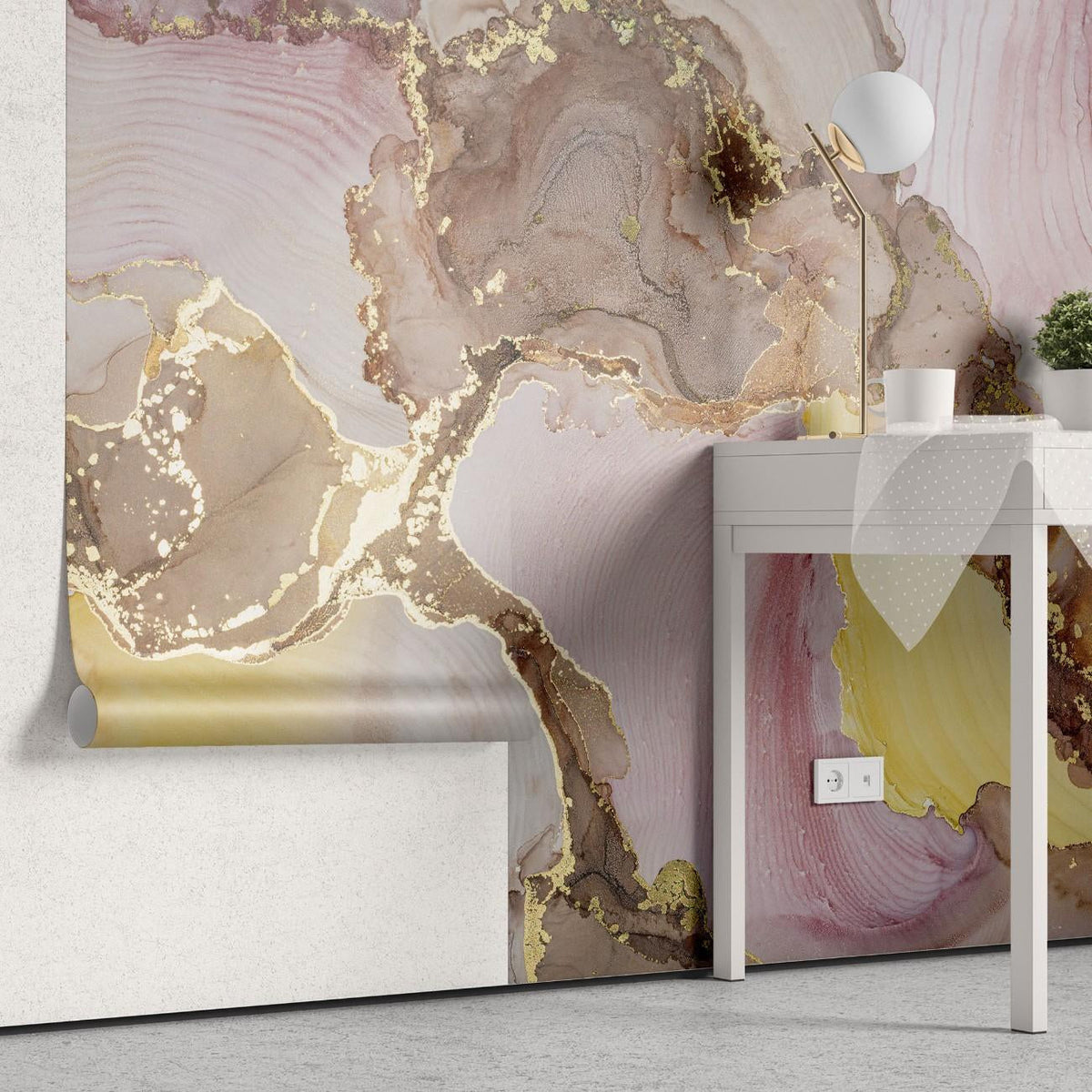 Tapet personalizat marble cu un model de marmura cu accente aurii si roz ce ofera un aspect luxuriant si cald golden pink