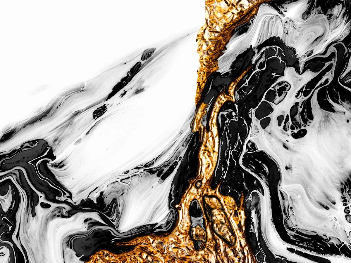 Tapet personalizat marble cu o textura de piatra asemanatoare lavei solidificate cu nuante aurii si negre pentru un impact vizual puternic gold lava