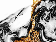 Tapet personalizat marble cu o textura de piatra asemanatoare lavei solidificate cu nuante aurii si negre pentru un impact vizual puternic gold lava