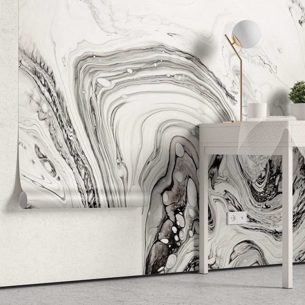 Tapet personalizat marble cu o marmura neagra cu insertii albe si gri asemanatoare cernelii ce adauga eleganta clasica spatiului white ink ii