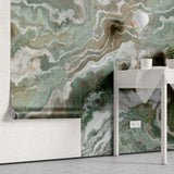 Tapet personalizat marble cu o marmura in tonuri profunde de verde cu insertii albe si negre ce adauga eleganta si prospetime green marble