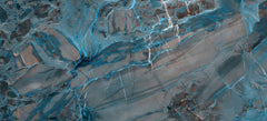 Tapet personalizat marble cu un model de marmura dinamic cu insertii albastre si galbene ce aduc un aer modern si energic electric marble