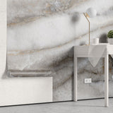 Tapet personalizat marble cu o marmura intunecata cu insertii luminoase de albastru si violet ce creeaza un efect mistic morgana