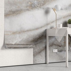 Tapet personalizat marble cu o marmura intunecata cu insertii luminoase de albastru si violet ce creeaza un efect mistic morgana