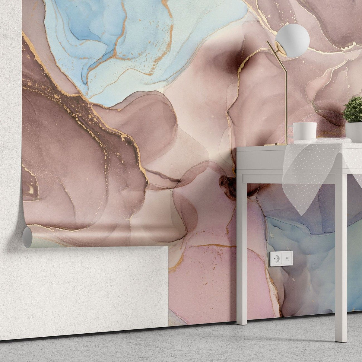 Tapet personalizat marble cu o marmura roz cu puternice insertii negre creand un contrast indraznet si modern pink contrast