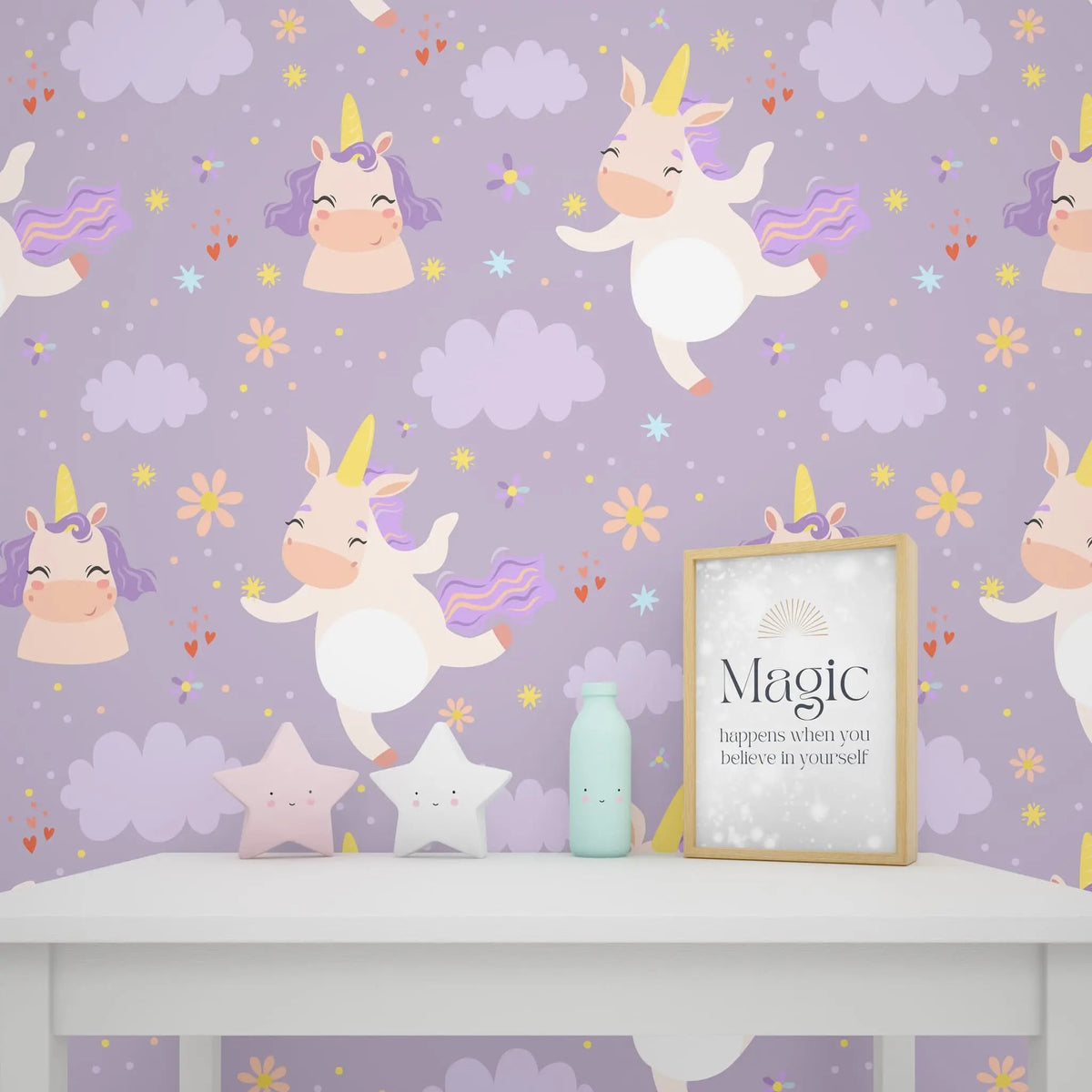 Tapet personalizat taramul printeselor pentru copii cu unicorni si nori pe un fundal violet purple unicorn