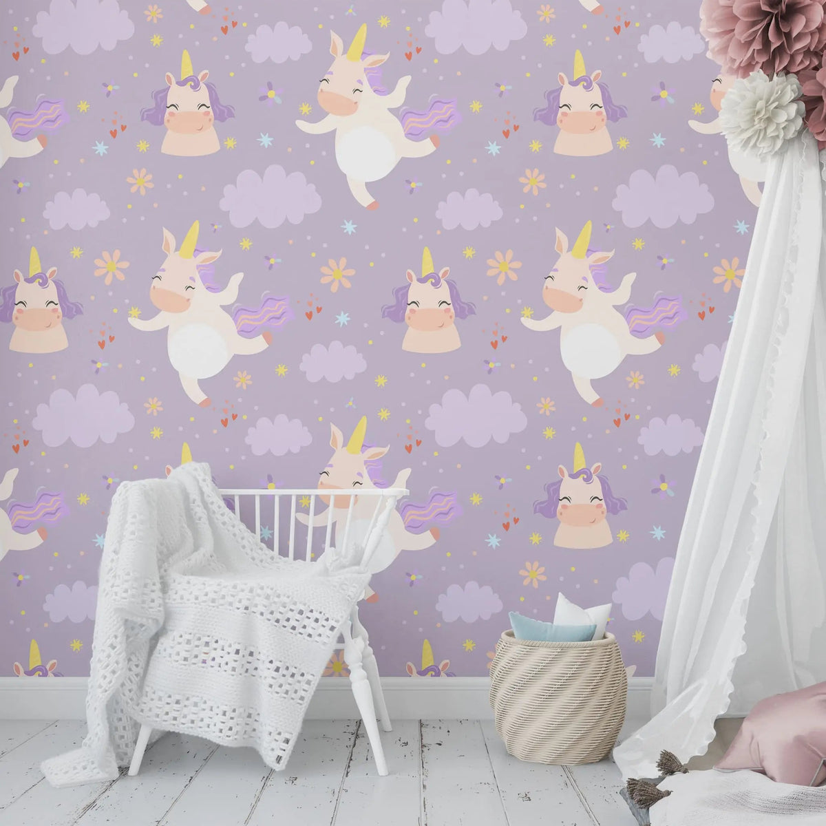 Tapet personalizat taramul printeselor pentru copii cu unicorni si nori pe un fundal violet purple unicorn