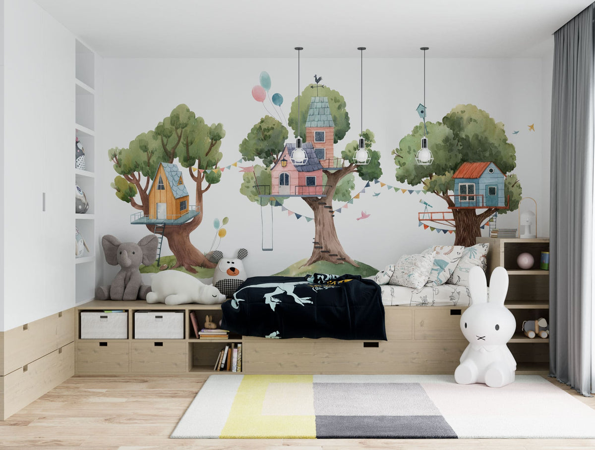 tapet-personalizat-natura-pentru-copii-cu-casute-colorate-in-copaci-baloane-si-stegulete-tree-house