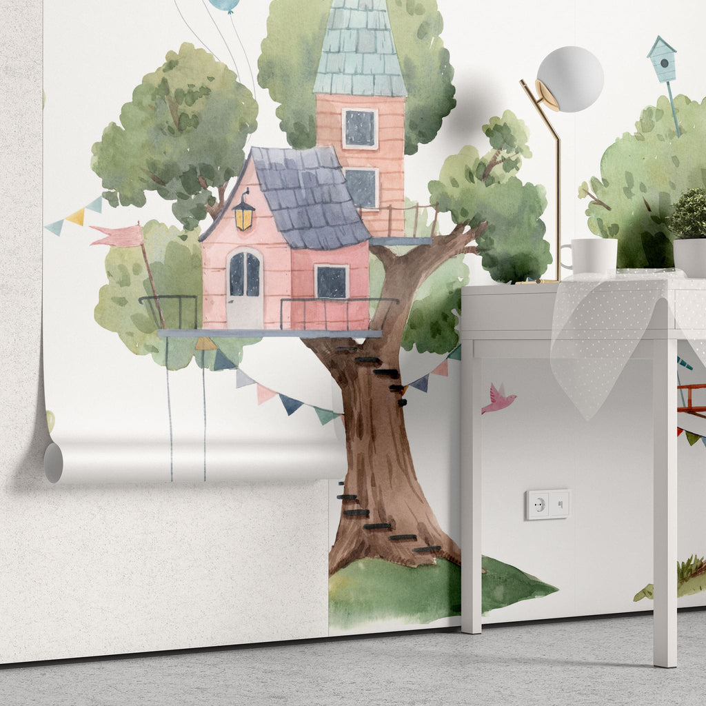 Tapet personalizat natura pentru copii cu casute colorate in copaci baloane si stegulete tree house