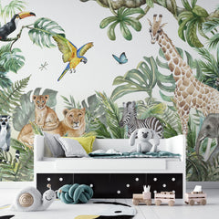Tapet personalizat jungla amazoniana pentru copii cu vegetatie tropicala si animale exotice printre care girafe zebre lei elefanti maimute fluturi si papagali colorati pe fundal alb lion's den
