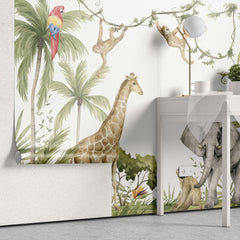 Tapet personalizat jungla amazoniana pentru copii cu vegetatie tropicala si animale exotice printre care girafe maimute papagali elefanti amazonian family
