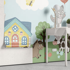 Tapet personalizat lumea animalelor pentru copii cu animale domestice intr o ferma vesela insorita plina cu flori copaci vacute cai oi cocosi caini porci pisici si baloane happy farm