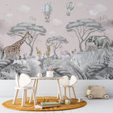 Tapet personalizat lumea animalelor pentru copii cu jungla gri cu cer roz pastel si girafe cerbi caprioare elefanti flamingo veverite pasari si baloane cu aer cald pastel pink jungle
