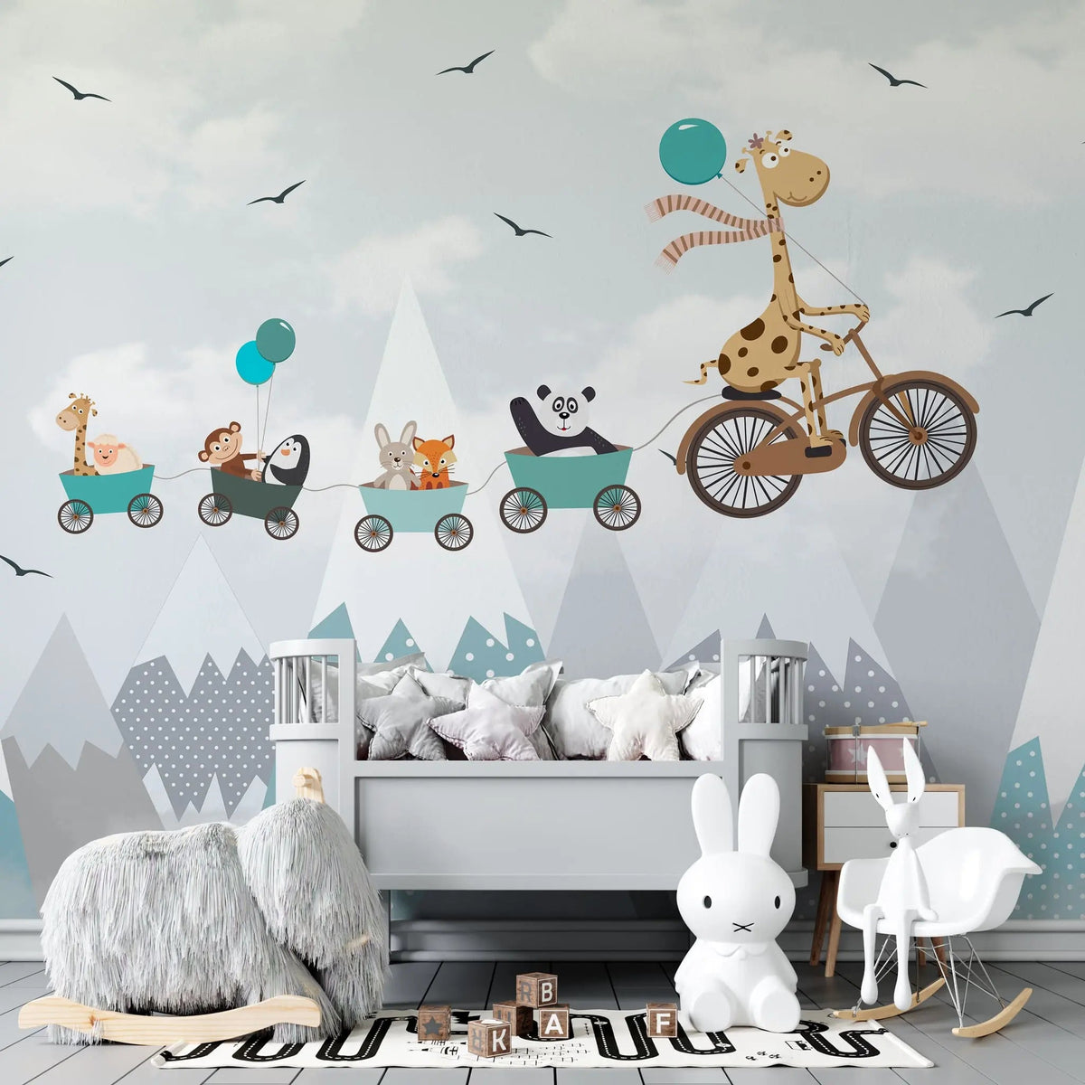 Tapet personalizat lumea animalelor pentru copii cu animale zburand deasupra muntilor over the mountains
