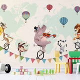 Tapet personalizat lumea animalelor pentru copii cu baloane cu aer cald si animale pe biciclete mergand pe un fir cu stegulete colorate pe fundalul hartii lumii circus map