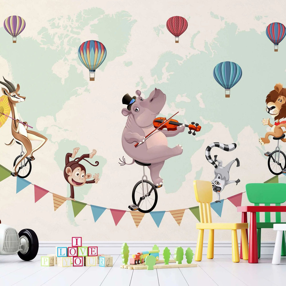 Tapet personalizat lumea animalelor pentru copii cu baloane cu aer cald si animale pe biciclete mergand pe un fir cu stegulete colorate pe fundalul hartii lumii circus map