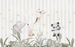 Tapet Personalizat Lumea Animalelor cu elefant girafa si panda printre frunze tropicale si fundal in dungi bej - ANIMAL STRIPE WALL