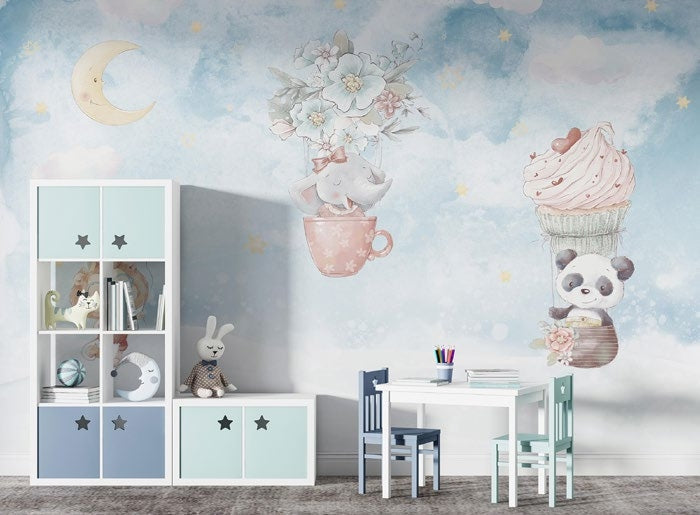 Tapet Personalizat Lumea Animalelor cu leu, elefant si panda zburand in ceasca cu flori si briosa cu inimioare  - CUPCAKE ANIMALS