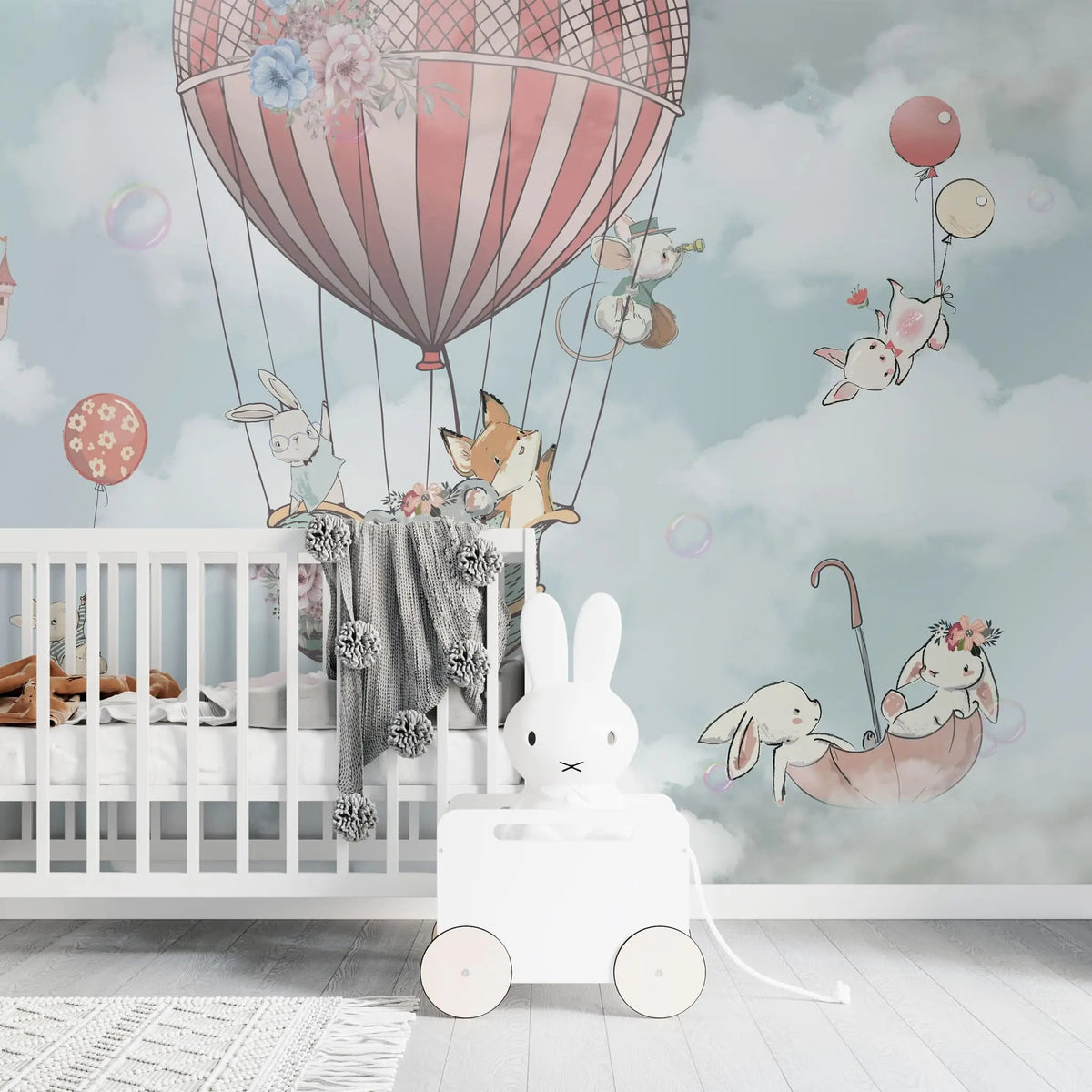 Tapet personalizat micii exploratori pentru copii cu animale in baloane cu aer printre nori air baloon animals