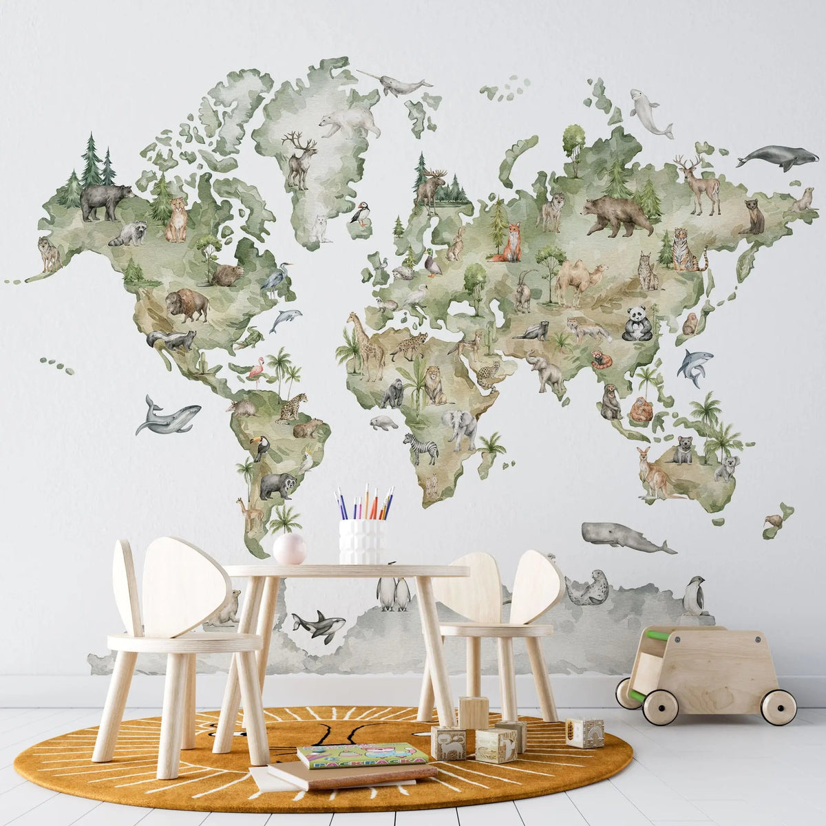 Tapet personalizat micii exploratori pentru copii cu harta lumii pe cu flora si fauna continentelor zoo map