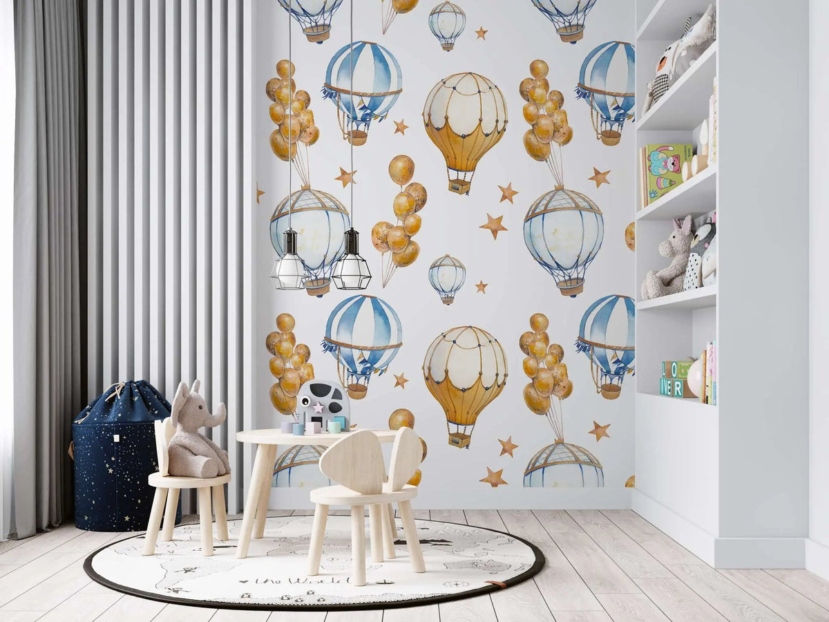 Tapet personalizat micii exploratori pentru copii cu baloane colorate festive aurii si albastre