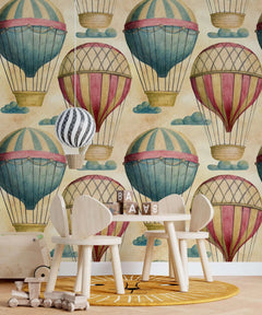 Tapet personalizat micii exploratori pentru copii cu baloane cu aer cald colorate in creion plutind printre nori crayon baloons