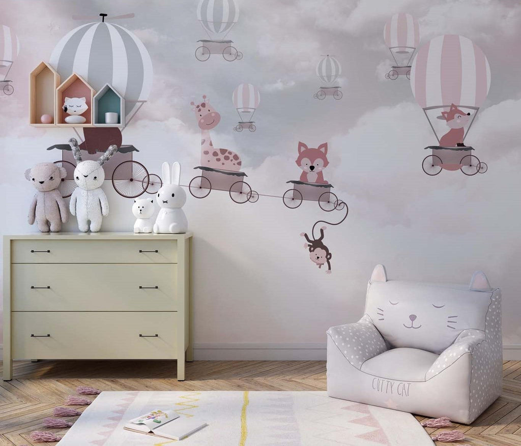 Tapet Personalizat Micii Exploratori cu baloane cu aer cald si animalute printre nori pe cerul roz pudrat - FALLING MONKEY