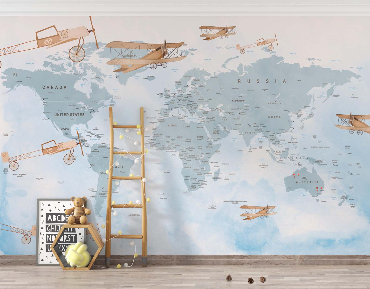 Tapet Personalizat Micii Exploratori cu avioane peste harta lumii in nuante de albastru deschis - LIGHT BLUE PLANES MAP