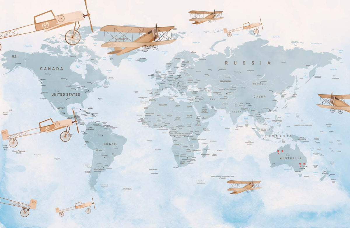 Tapet Personalizat Micii Exploratori cu avioane peste harta lumii in nuante de albastru deschis - LIGHT BLUE PLANES MAP