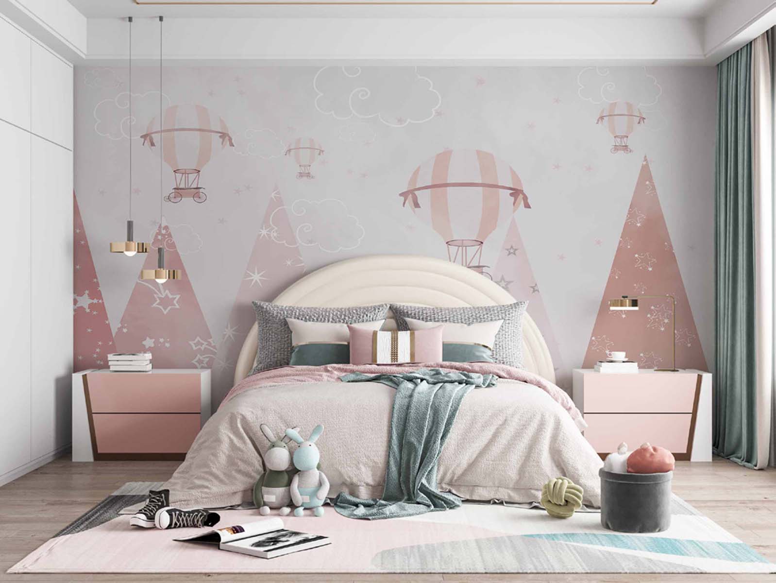 Tapet Personalizat Inspiratie Scandinava pentru Copii cu munti intelati si baloane cu aer cald in nuante de roz - MOUNTAIN STARS