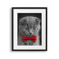 Tablou cu rama destinat copiilor care reprezinta o pictura moderna a unei pisici dragute cu ochi albastri si cu un papion rosu lovely kitten