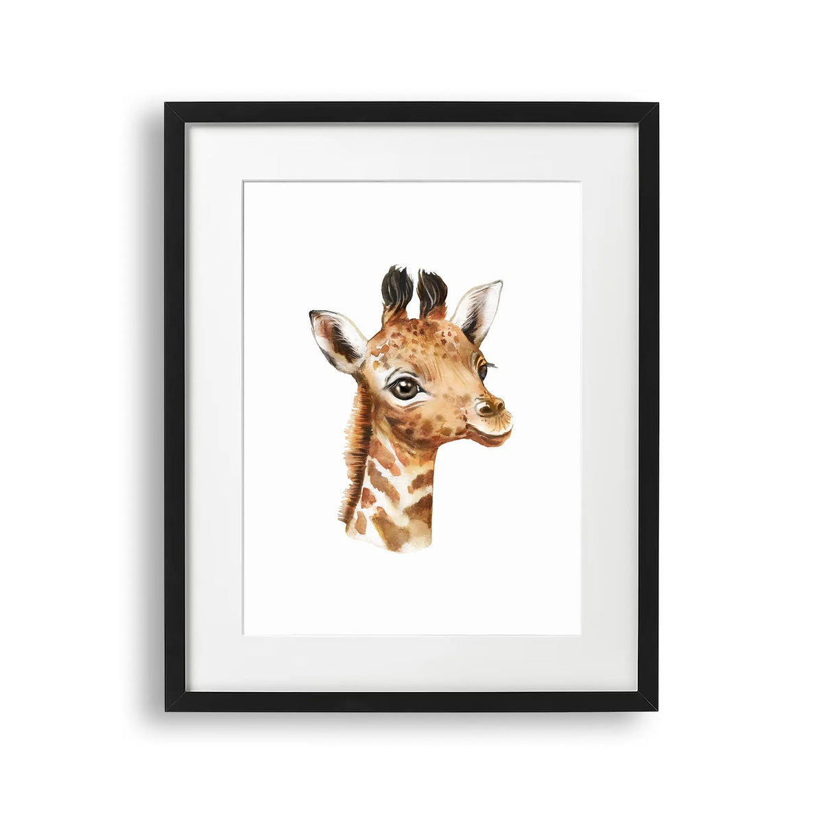 Tablou cu rama pentru copii ilustrand un pui de girafa care arata inocenta si frumusetea acestui animal giraffe gaze