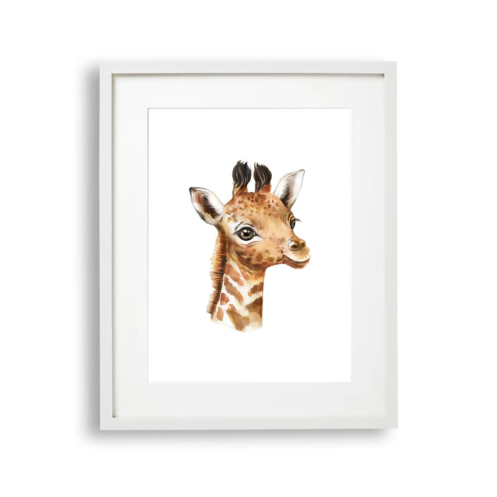 Tablou cu rama pentru copii ilustrand un pui de girafa care arata inocenta si frumusetea acestui animal giraffe gaze