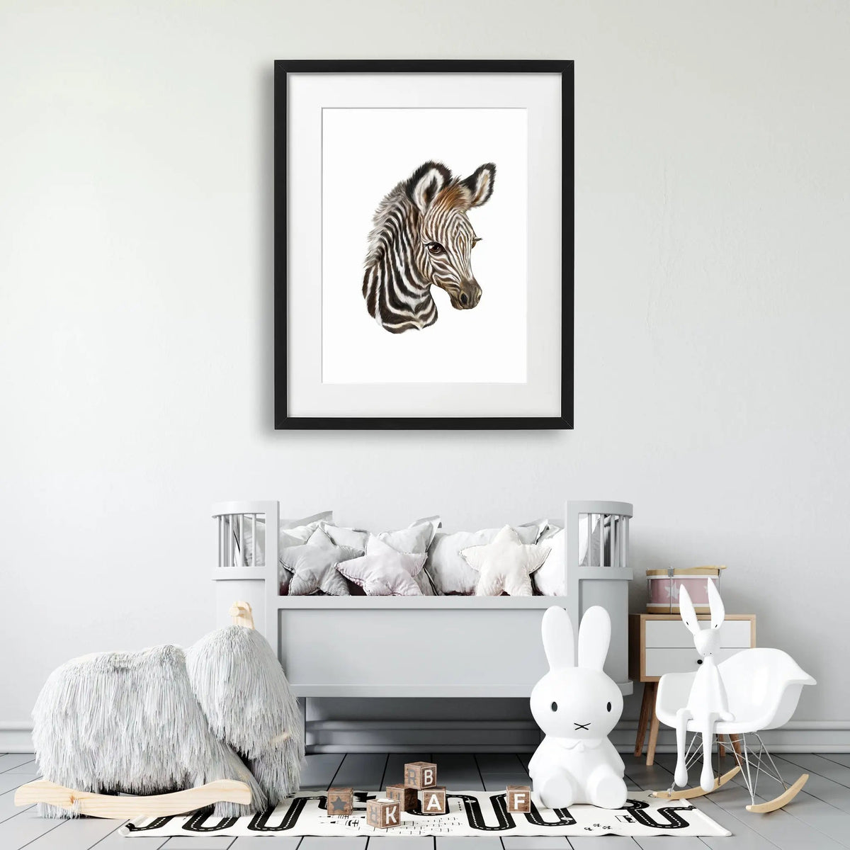 Tablou cu rama pentru copii care ilustreaza un pui de zebra care arata frumusetea si detaliile acestui animal zebra foal