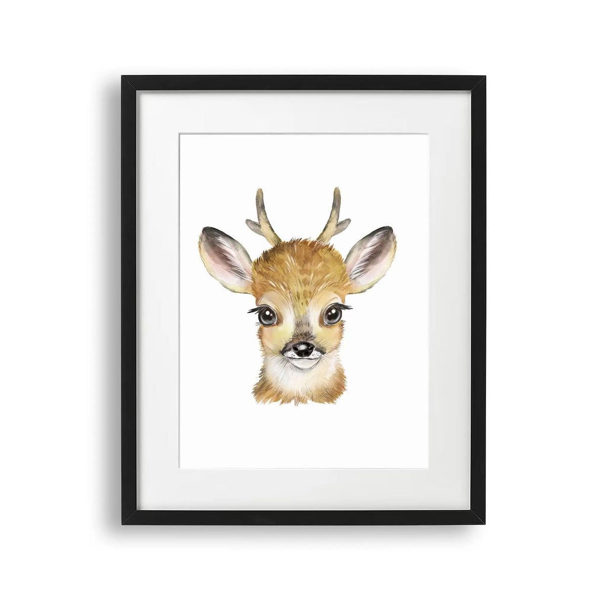 Tablou cu rama pentru copii care ilustreaza un pui de cerb capturand frumusetea si inocenta acestui animal prin intermediul tehnicii acuarelei baby deer