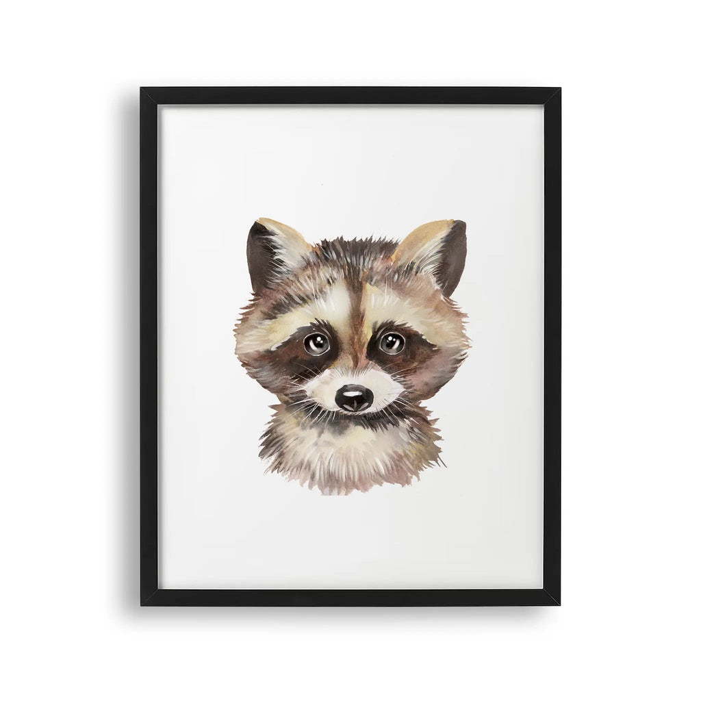 Tablou cu rama pentru copii care ilustreaza un portret al unui pui de raton care capteaza personalitatea si expresia unica a acestui animal mic si iubitor baby raccoon