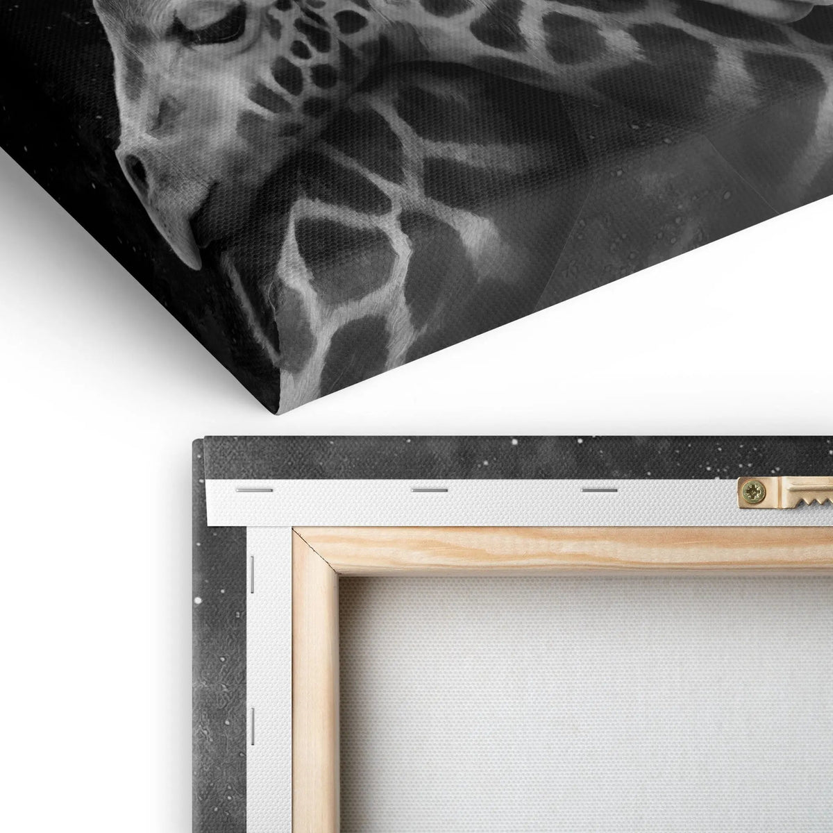Tablou canvas pentru copii ce ilustreaza un cuplu incantator de girafe in timpul noptii cu un fundal intunecat plin de stele si o luna stralucitoare nighttime romance