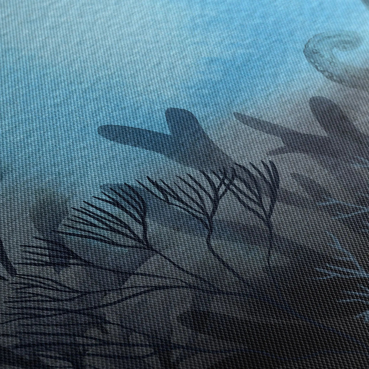 Tablou canvas pentru copii ilustreaza o sirena care inoata printre corali in adancul marii albastre creand o imagine plina de culoare si magie underwater magic